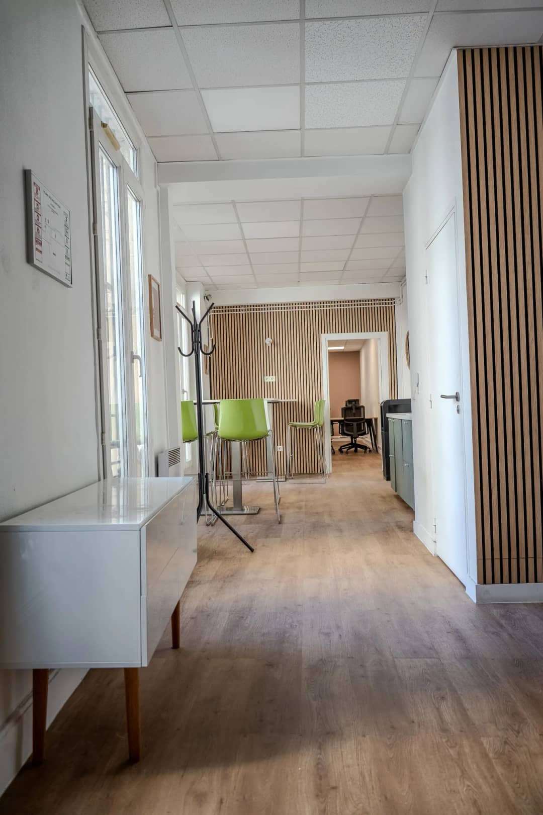 Bureau opéré 18 Rue du Faubourg Saint-Martin, Paris