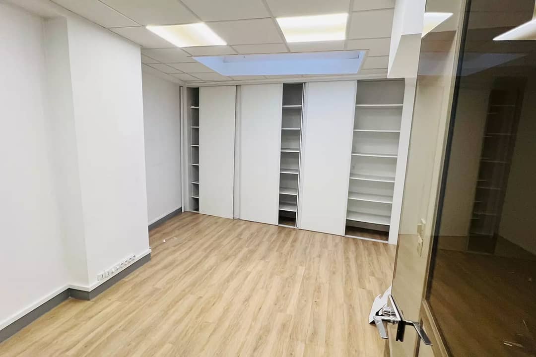 Bureau opéré 16 Rue du Cloitre Notre-Dame, Paris – photo 2