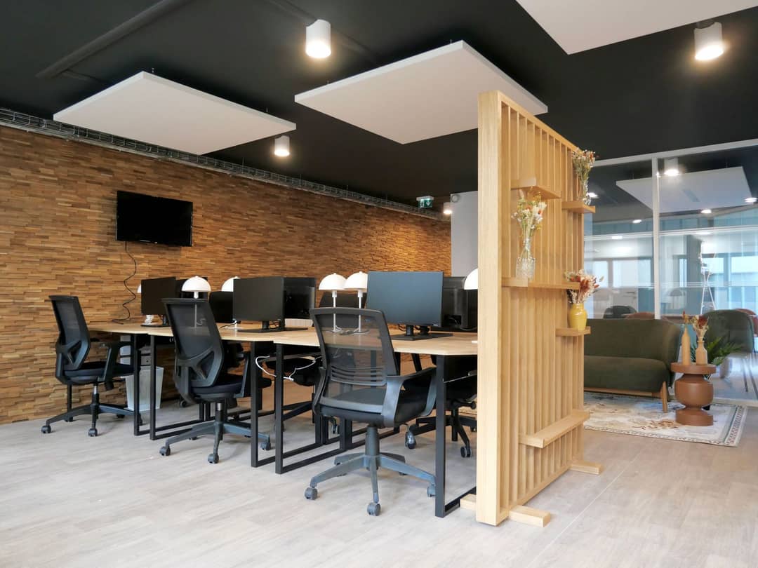 Coworking space at 15 Pl. de l'Église, Bièvres