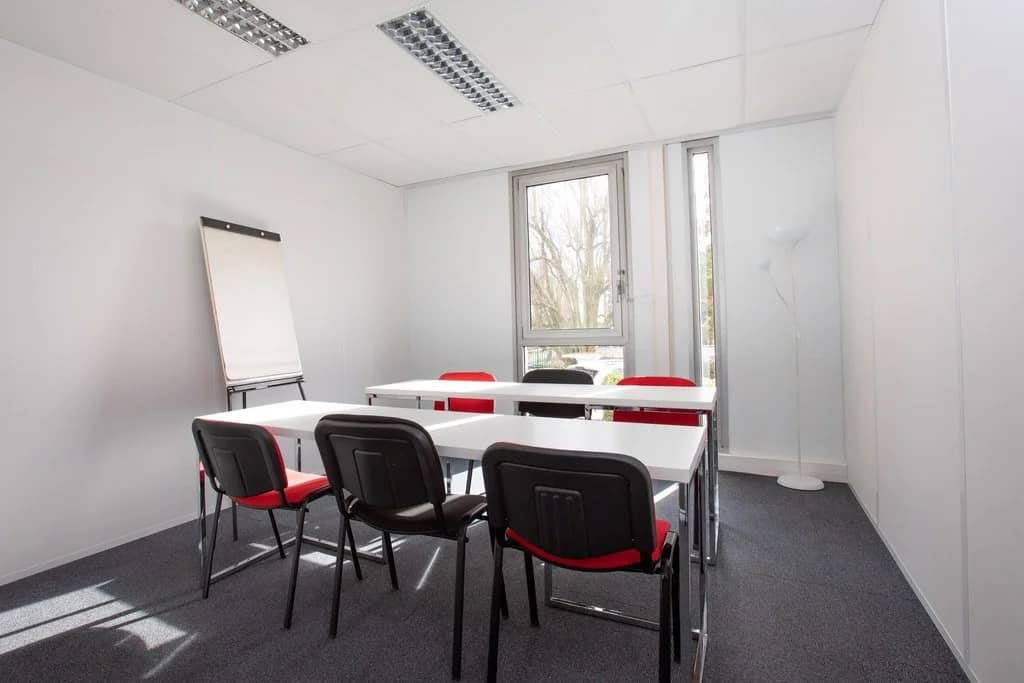 Coworking space at 8 Rue des Frères Caudron, Vélizy-Villacoublay – photo 4