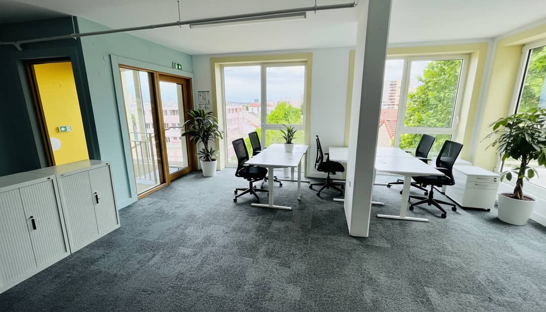 Coworking space at 77 Rue Jean Bleuzen, Vanves – photo 4