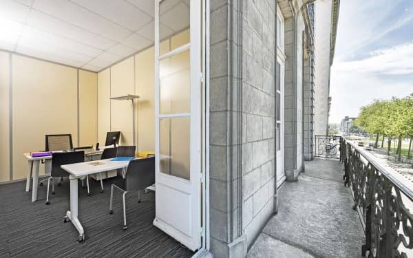 Coworking space in Nantes: flexible desks and private offices